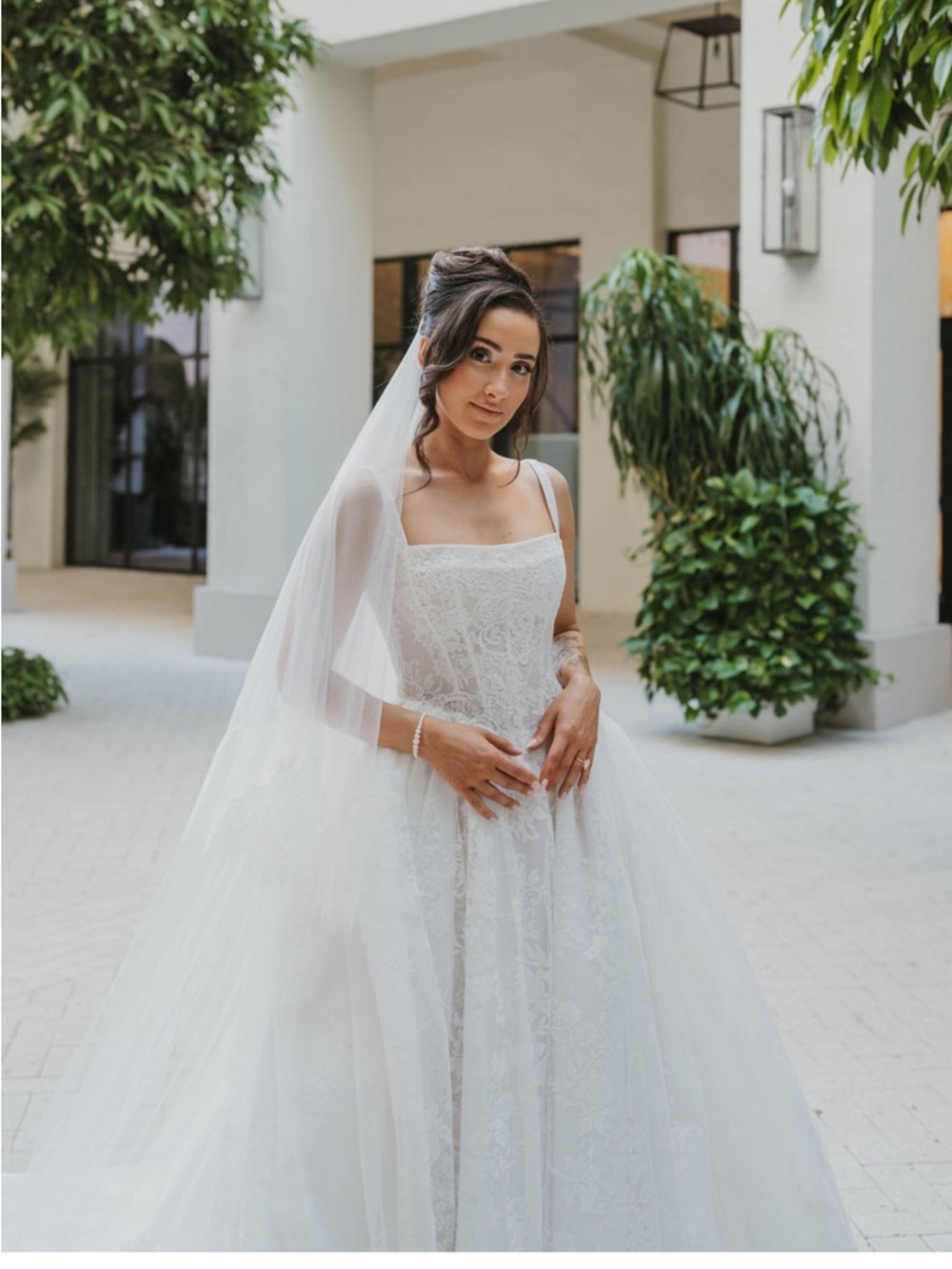 ❌SOLD❌ Veils by Rebecca 2 Tier Chantilly Lace Wedding Veil With Blusher - Picture 3 of 9